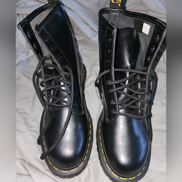Size 9 Doc Martins - Picture 1 of 3